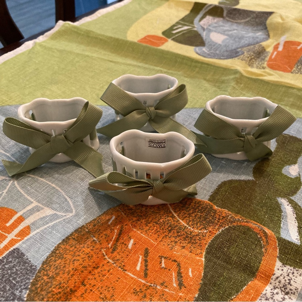 Two’s Company Set of 4 White Ceramic Napkin Rings